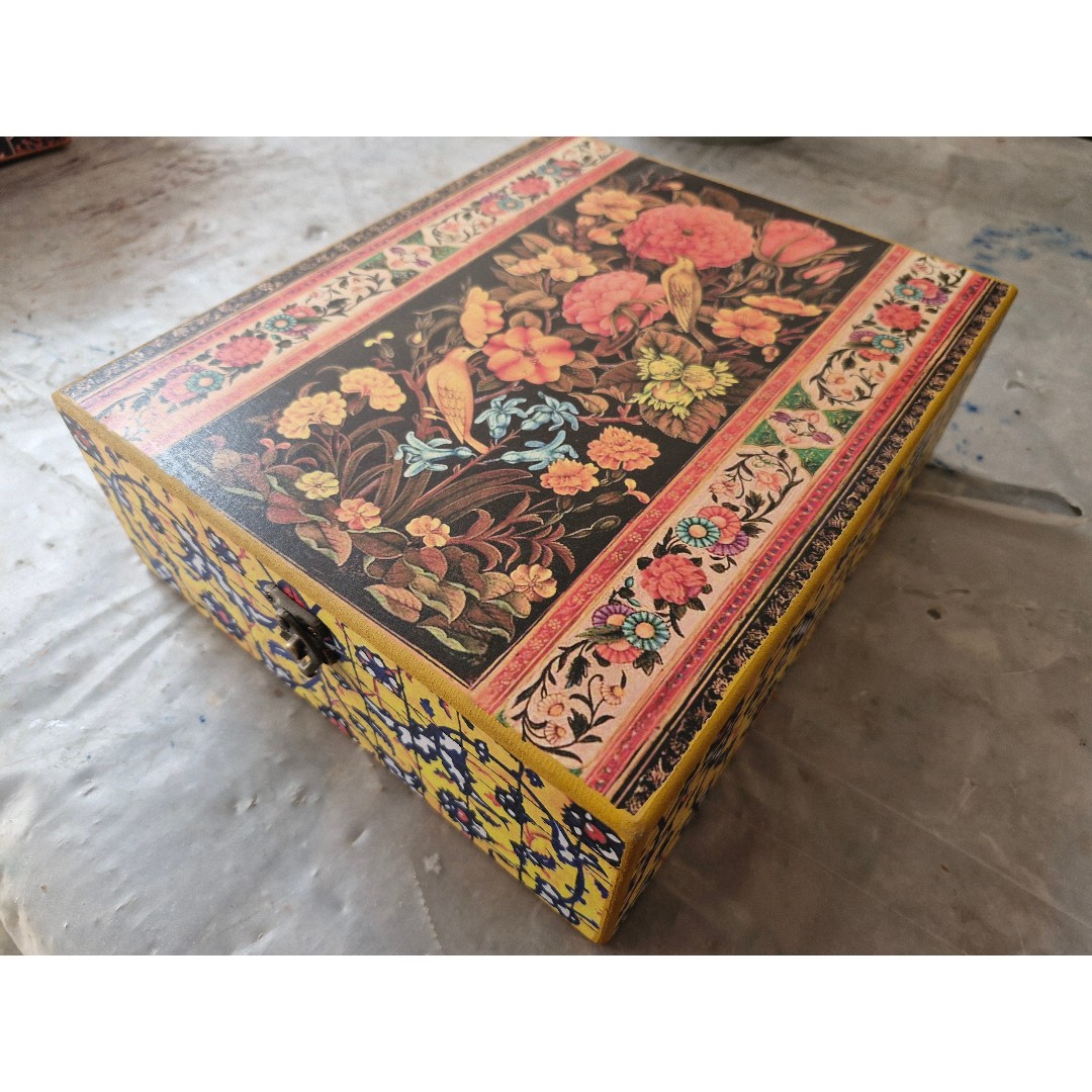 جعبه چوبی دکوپاژ طرح کاشی کاری گل زرد